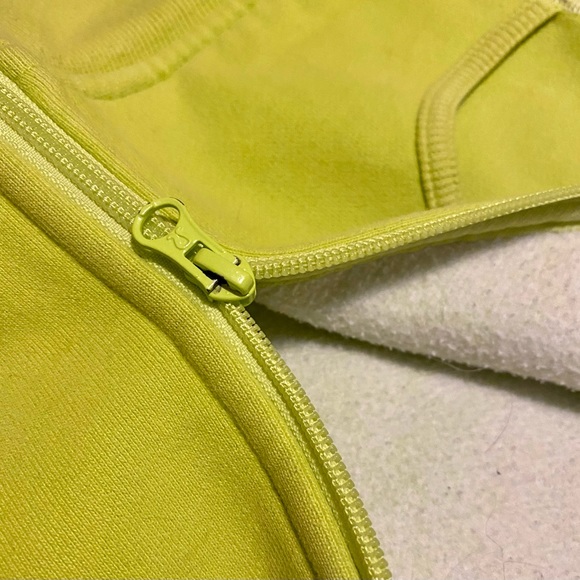 Bright yellow Lululemon zip up, size 2US, great condition - Picture 3 of 7